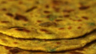 Missi Roti Recipe In Hindi: सर्दियों में हरी सब्जी के साथ खाएं मिस्सी रोटी, ये है आसान रेसिपी
